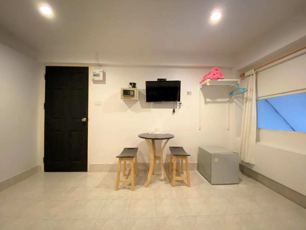 Som Guesthouse Patong Exterior foto